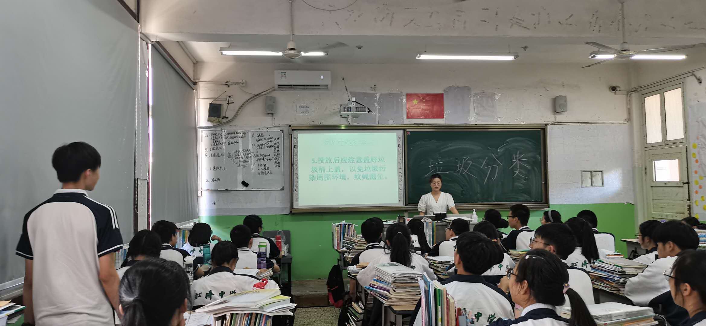 1600576405755563.jpg 垃圾分类知易行难 8:1 大手拉小手活动.jpg