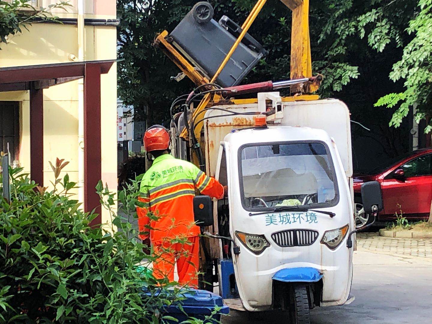 1600576371340387.jpg 垃圾分类知易行难 7:28-2纪实实践活动.jpg